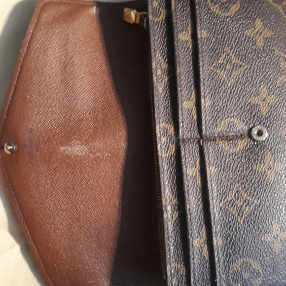 Louis Vuitton Sarah Wallet - Picture 7 of 16